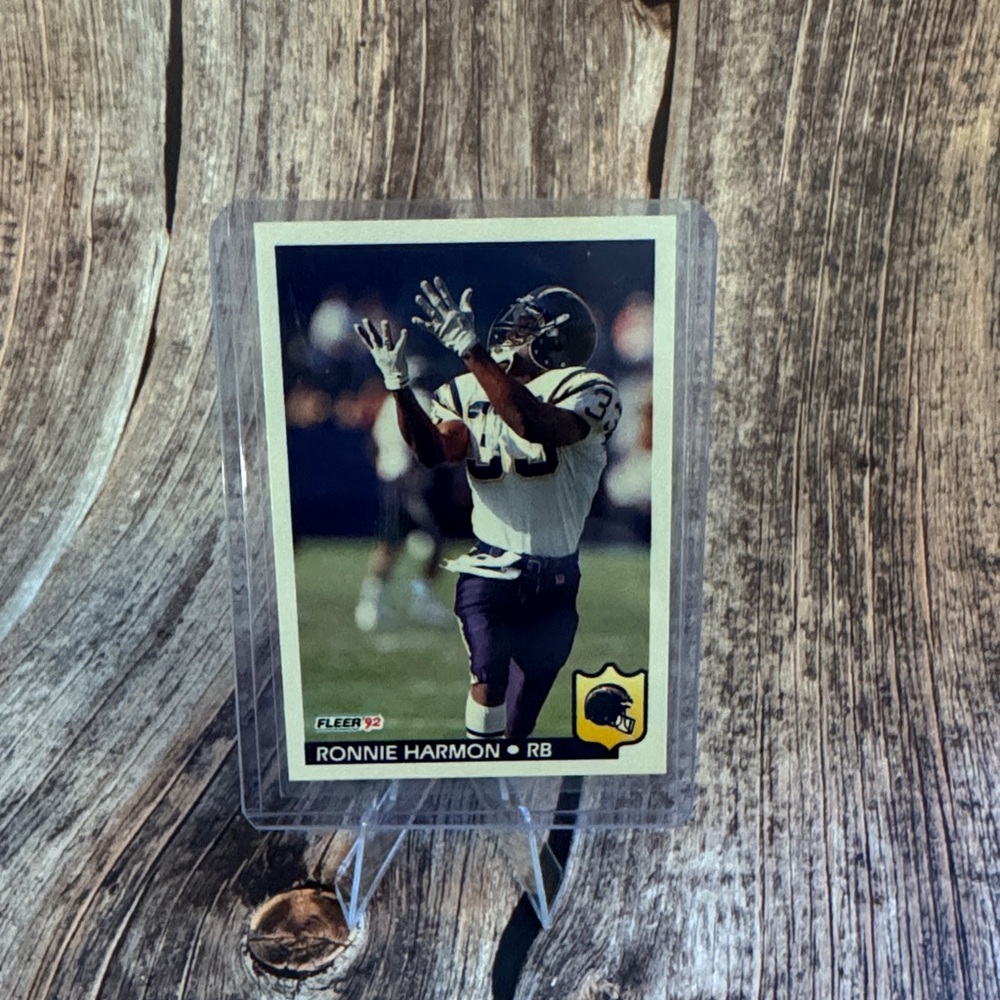 Vintage Fleer ‘92 Ronnie Harmon #361 Football Trading Card Item #PHK5098